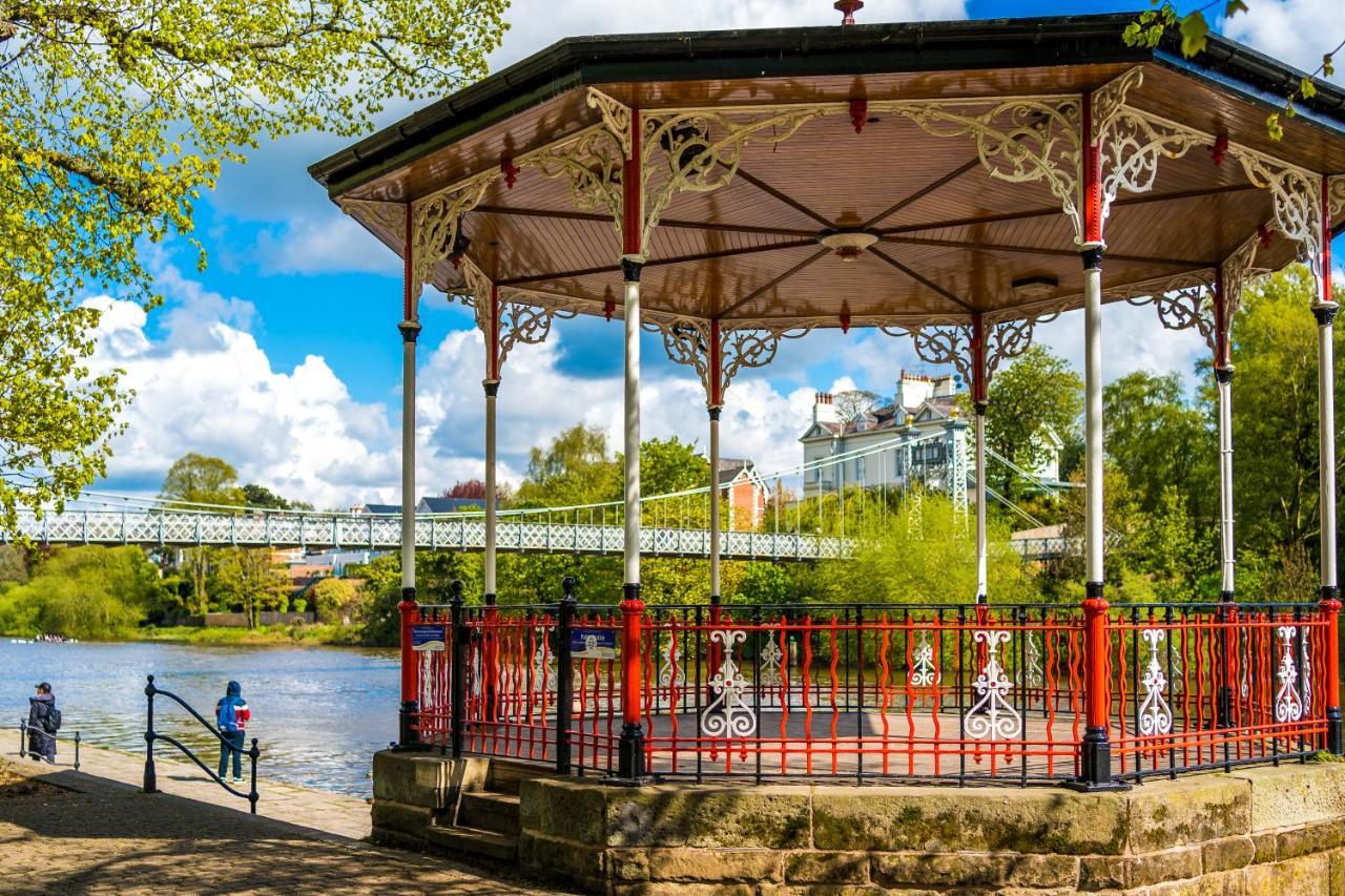 Enjoy The Pause Holiday Home, A Quiet City Centre, 2 Double Bed, Free Parking, Manchester Airport 50 Min Drive Chester Exteriör bild